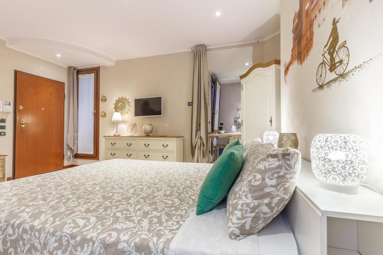 A Due Passi Dal Castello Apartment Ferrara Exterior photo