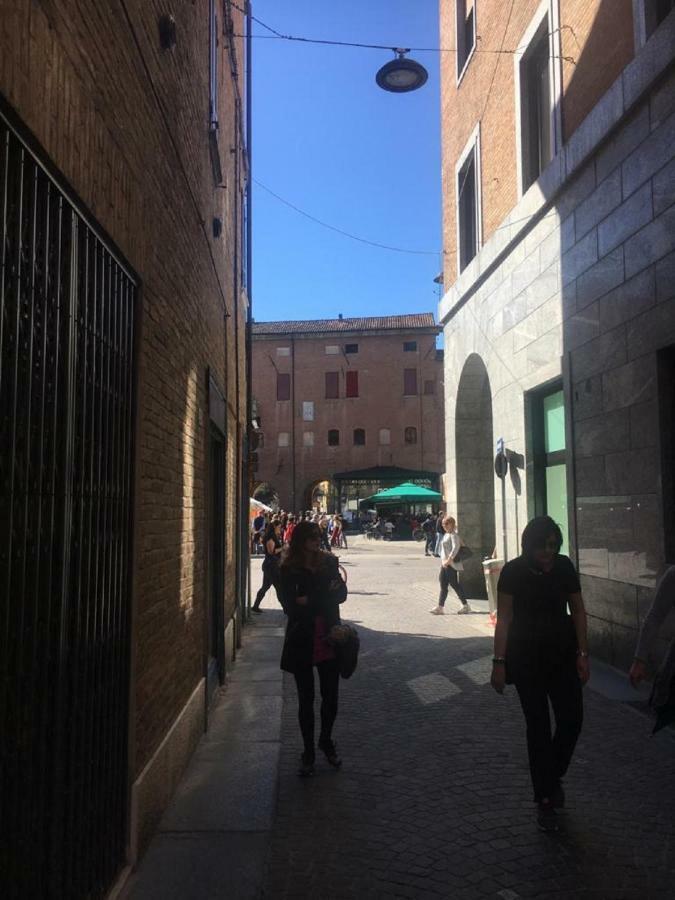 A Due Passi Dal Castello Apartment Ferrara Exterior photo